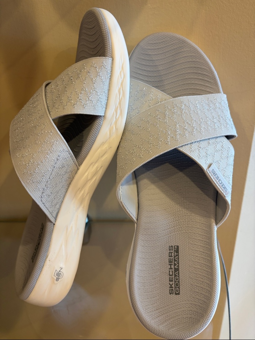 SKECHERS GOGA MAT LIGHT GRAY SLIP-ON SANDALS  9